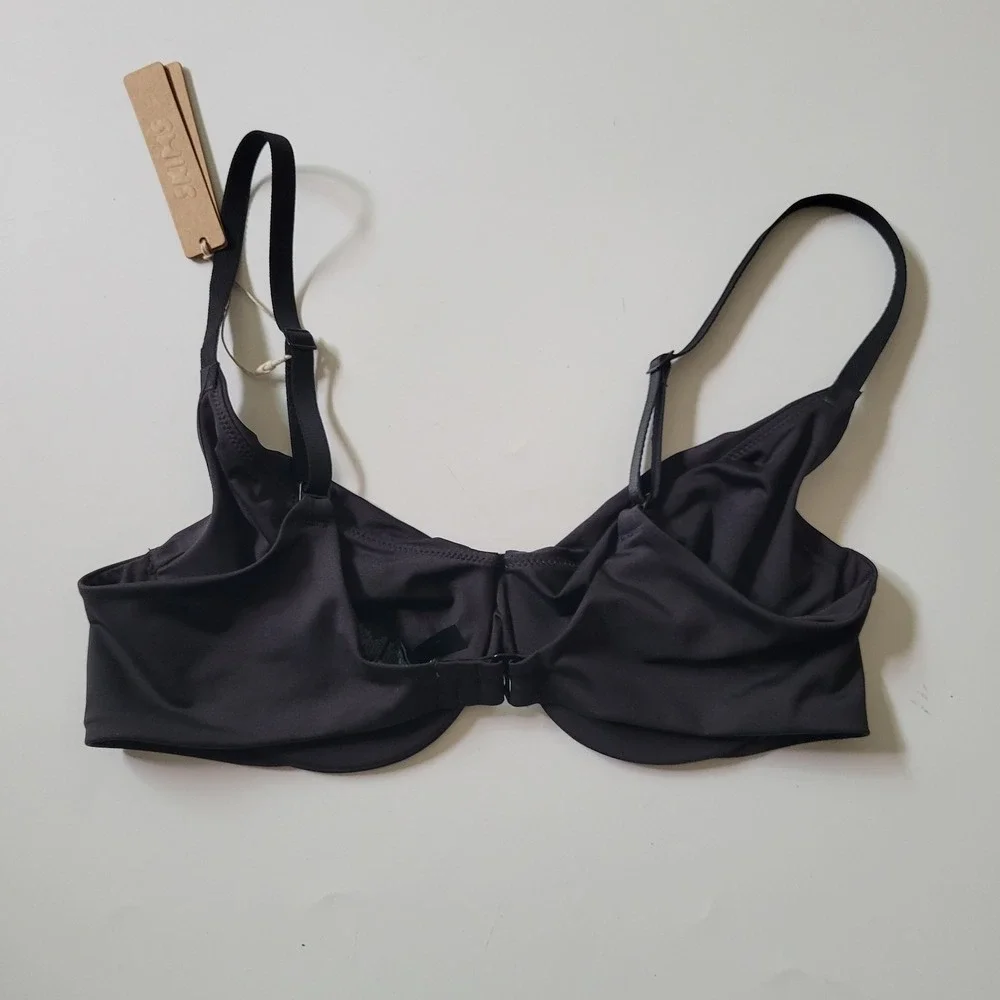 SKIMS features adjustable